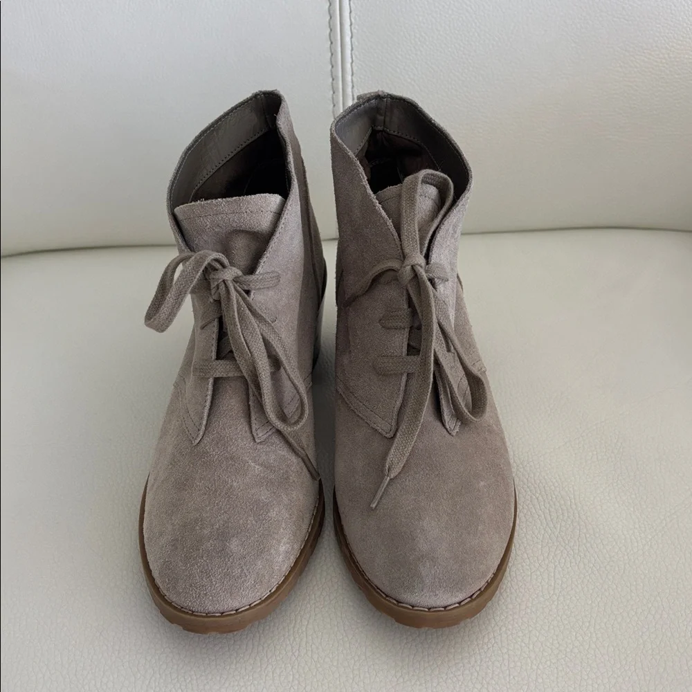 Susina Size 7.5 Taupe Tan Suede Ankle Booties Tie Closure Shoes